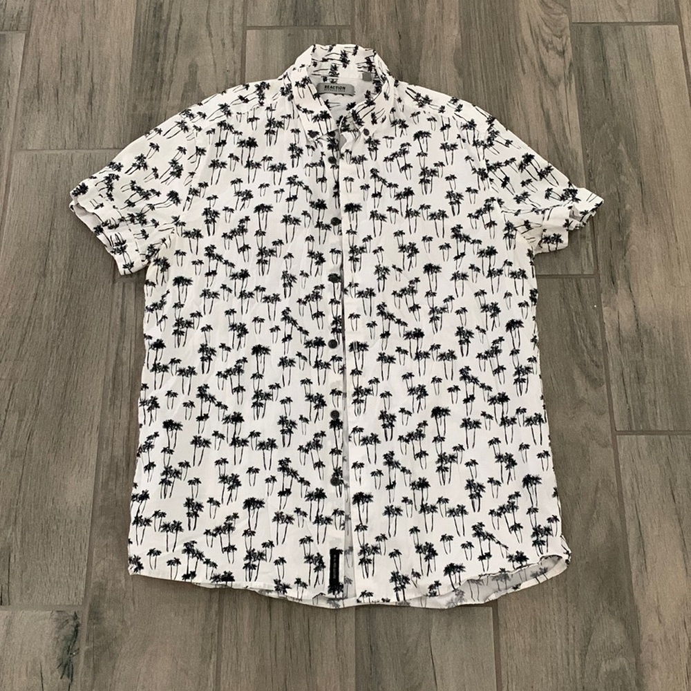 Reaction Kenneth Cole palm tree casual button front shirt